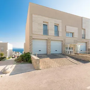 Appartement Comfort Luxe Adriatic View & Jacuzzi Znjan Beach, Split